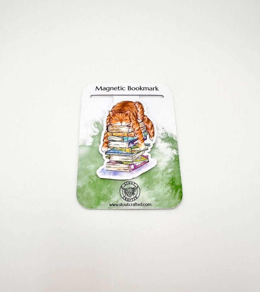 Cat and books magnetic bookmark - Stout Crafted